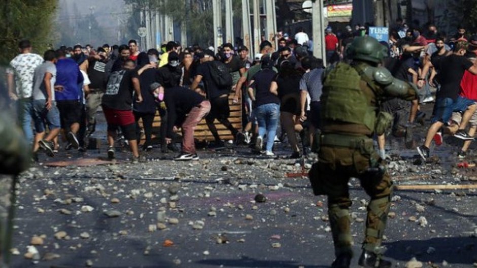 En la manifestación se registraron cortes de calles y enfrentamientos entre los cruzados. (Foto: Agencia Uno). 