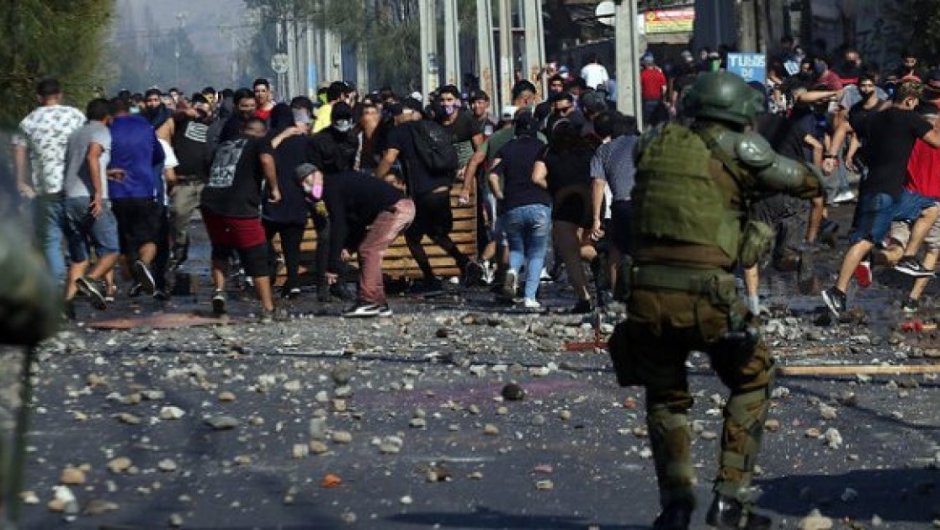 En la manifestación se registraron cortes de calles y enfrentamientos entre los cruzados. (Foto: Agencia Uno).