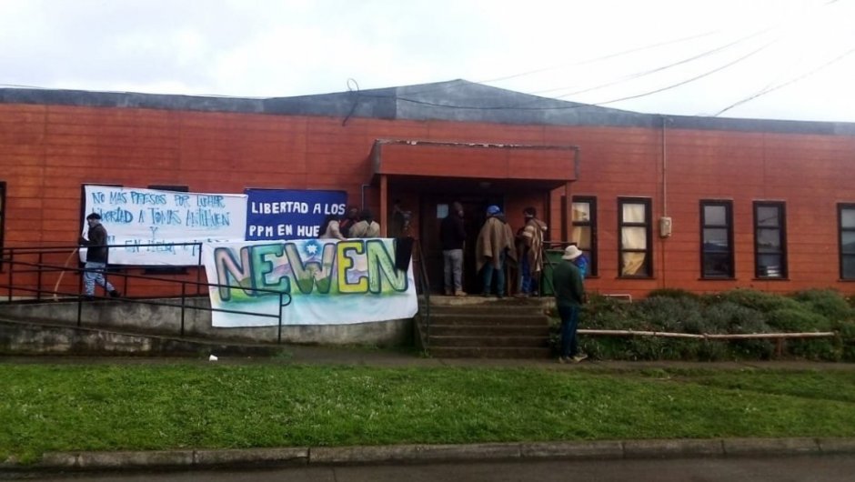 La Municipalidad de Tirúa se encuentra tomada por comuneros Mapuche. (Foto: @rsumen).