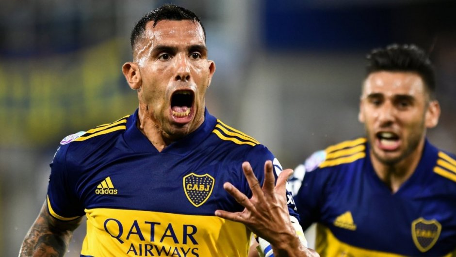 Imagen de contexto de Carlos Tévez celebrando un gol por Boca Juniors.