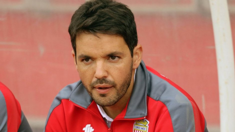 Nicolás Larcamón, entrenador de Curicó Unido.