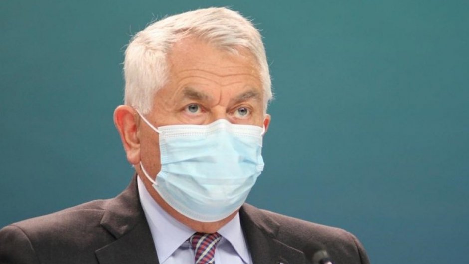 Ministro de Salud, Enrique Paris. (Foto; @ministeriosalud).
